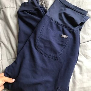 FIGS Zamora maternity joggers